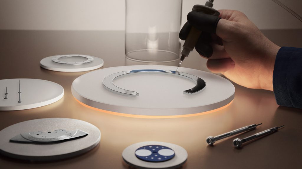 Jaeger-LeCoultre unveils Atmos Enamel Colibris and Atmos Wood Marqueterie