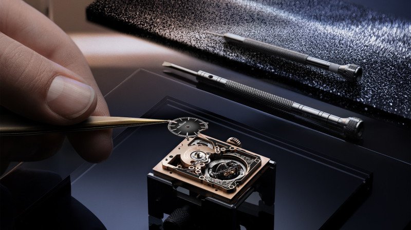 Introducing the Jaeger-LeCoultre Reverso Hybris Artistica Calibre 179 - A Masterpiece in Watchmaking