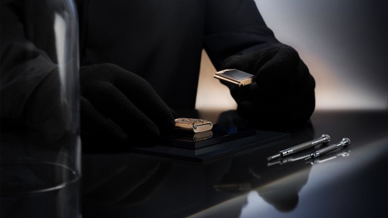 Introducing the Jaeger-LeCoultre Reverso Hybris Artistica Calibre 179 - A Masterpiece in Watchmaking