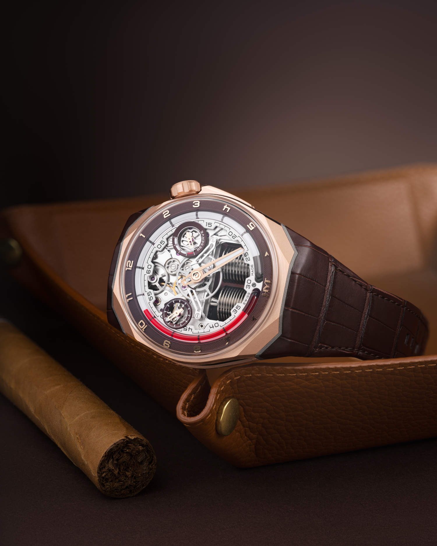 HYT S1 5N Gold Titanium Cigare: When Watches and Cigars Unite