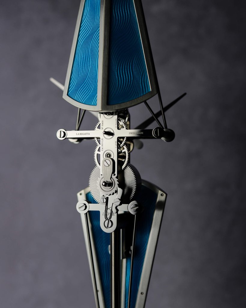 L'Epée 1839 La Regatta - a vertical skiff in Grand Feu