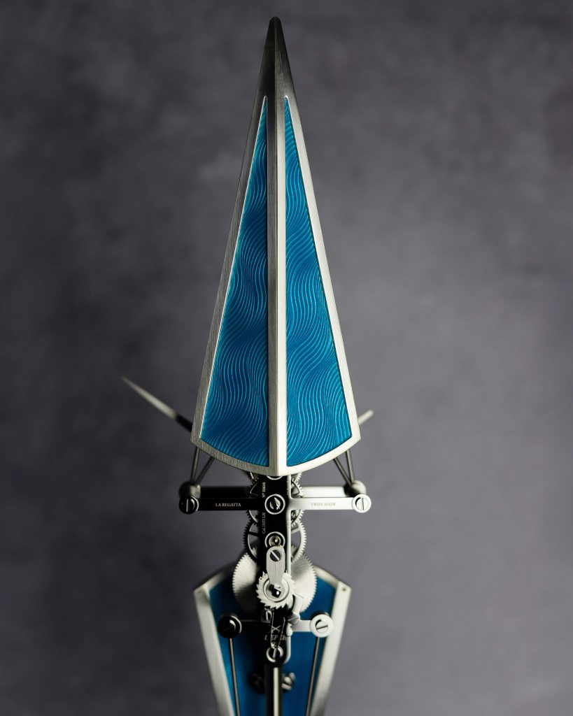 L'Epée 1839 La Regatta - a vertical skiff in Grand Feu