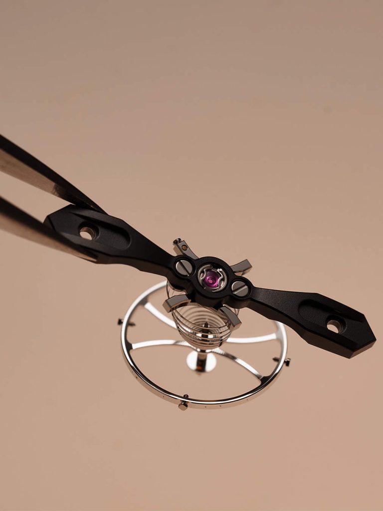 Girard-Perregaux unveils two Neo Constant Escapement variants in pink gold and carbon-silicium