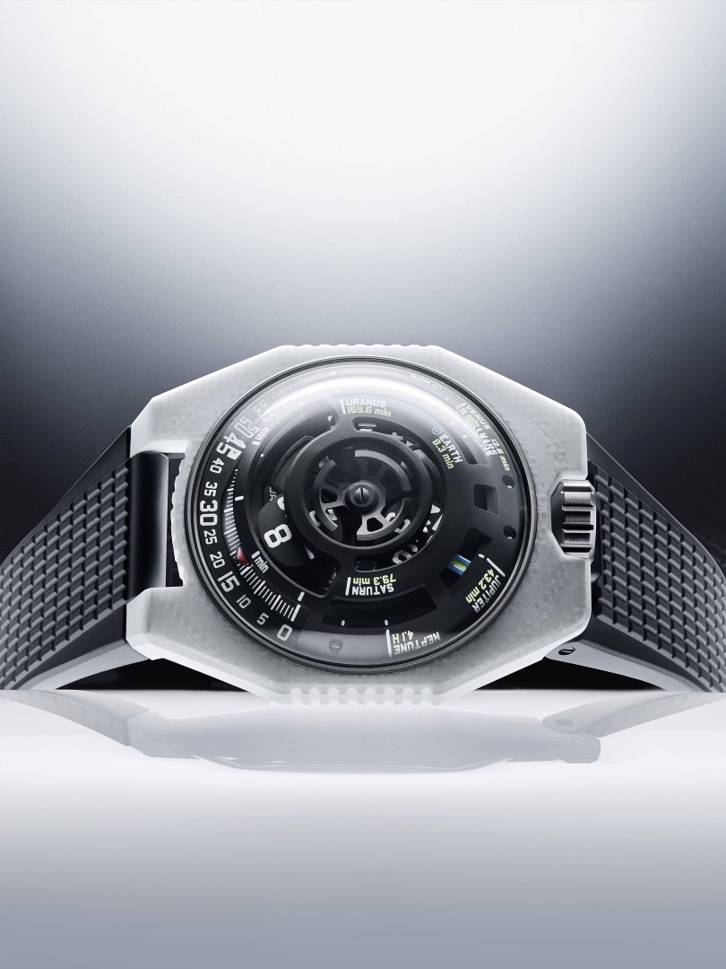 URWERK UR-100V LightSpeed Ceramic – timing a sunbeam