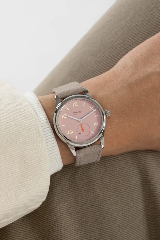 Club Campus grows up in color - NOMOS adds all olive and full rose