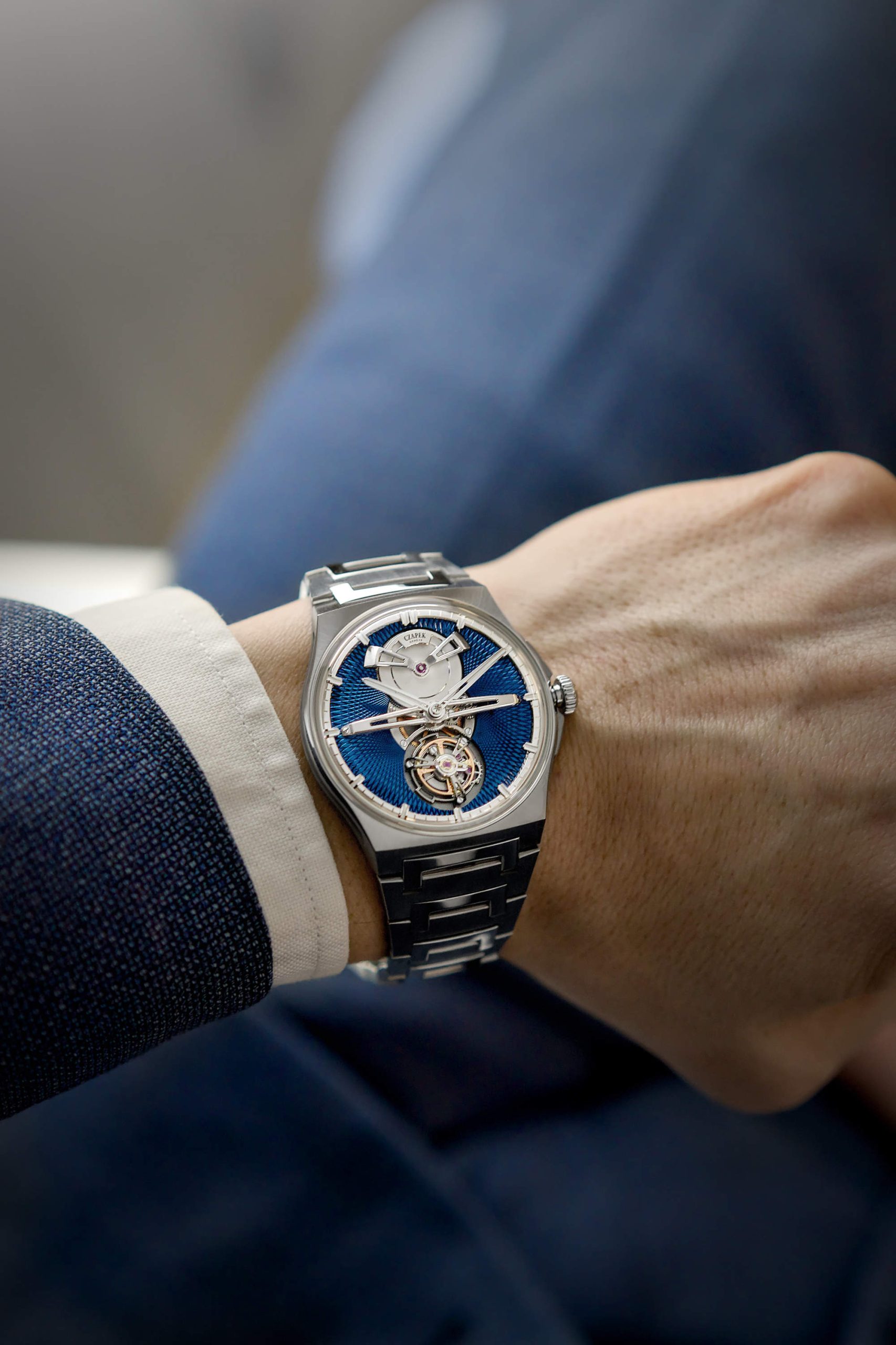 On the Light Side – Czapek Antarctique in Titanium and Cosmic Blue