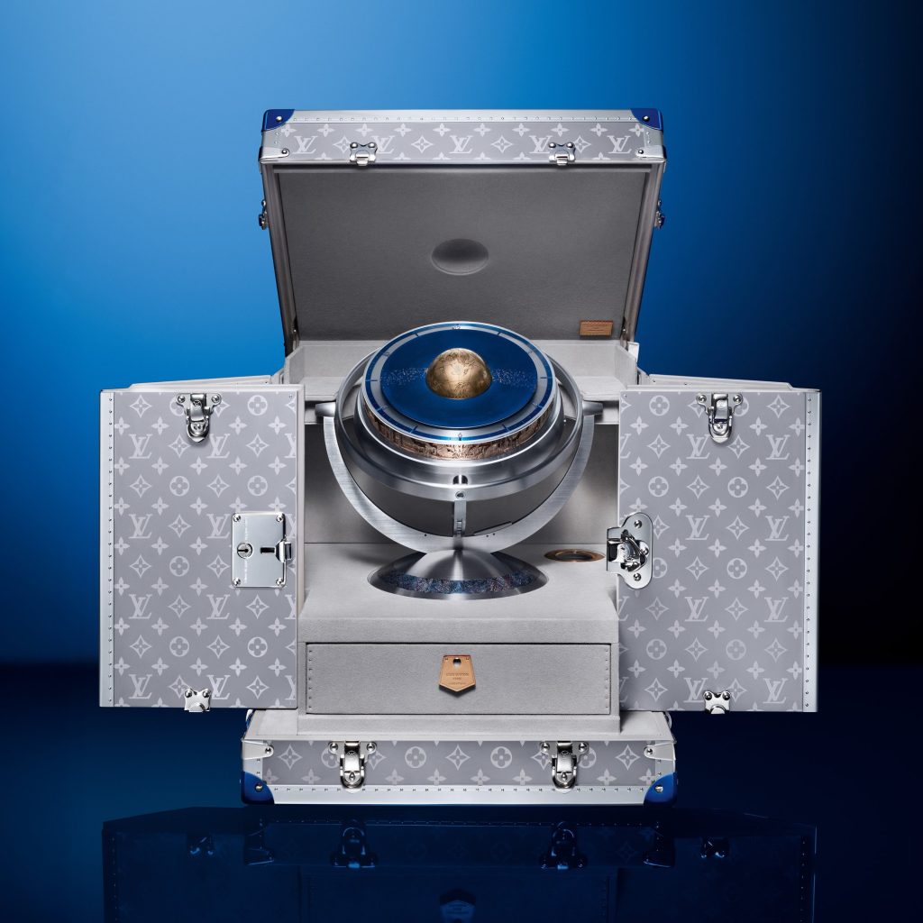 De Bethune x Louis Vuitton LVDB03 Sympathique Louis Varius - a modern cabinet of time