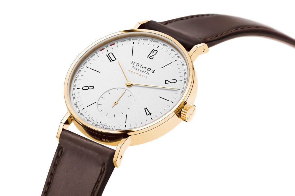 Tangente, refined - NOMOS brings the ring date to 38.5 mm and 18 kt gold