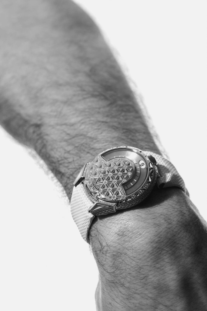 URWERK UR-101 Diamond Sky – wandering hours under a starlit grid