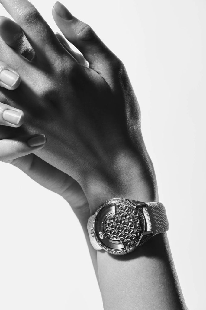 URWERK UR-101 Diamond Sky – wandering hours under a starlit grid