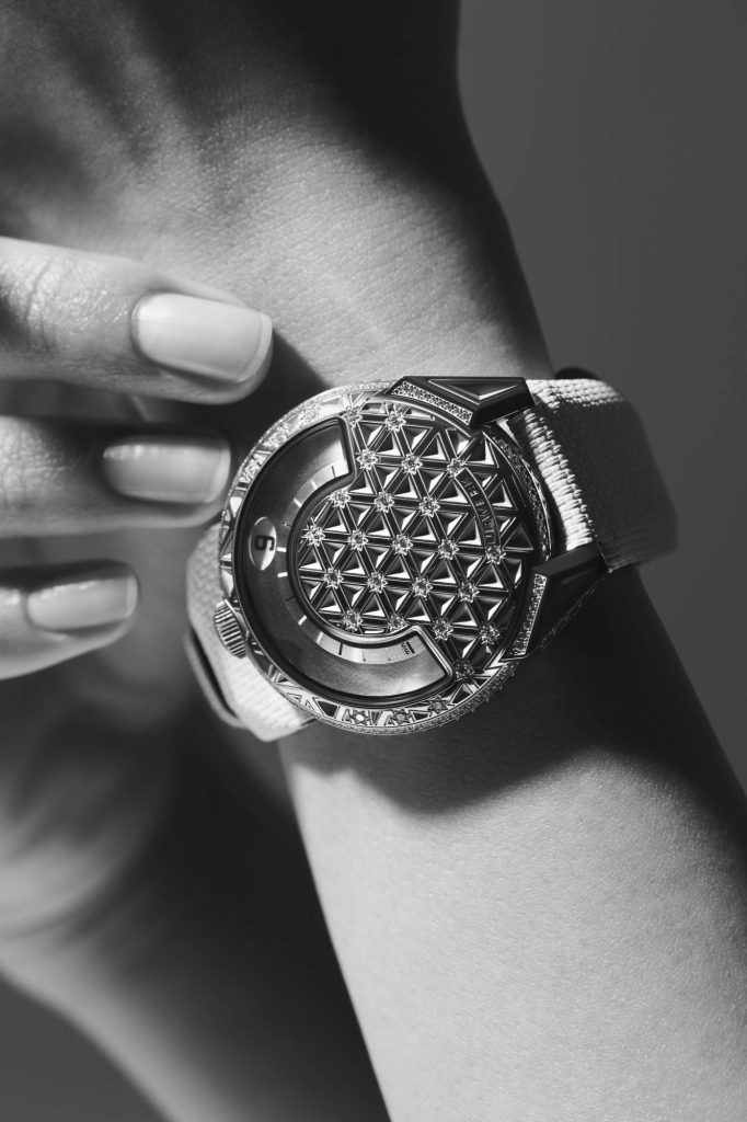 URWERK UR-101 Diamond Sky – wandering hours under a starlit grid