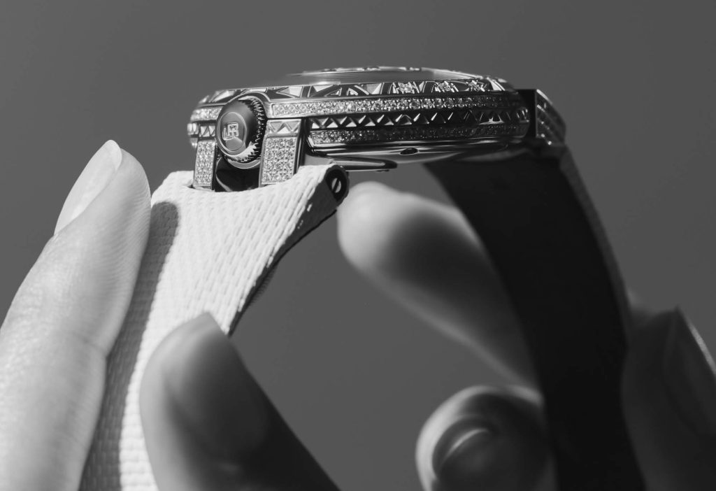 URWERK UR-101 Diamond Sky – wandering hours under a starlit grid