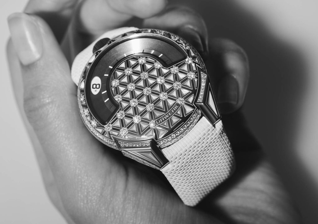 URWERK UR-101 Diamond Sky – wandering hours under a starlit grid