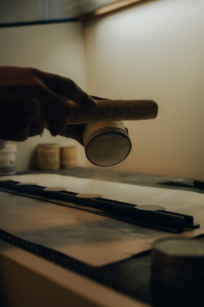 Quiet contrast - Lebois & Co Heritage Atelier Chronograph Bleu sur Blanc