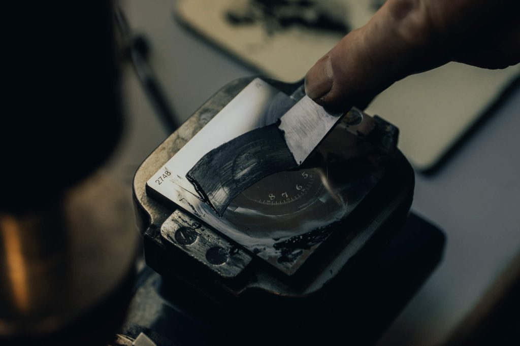 Quiet contrast - Lebois & Co Heritage Atelier Chronograph Bleu sur Blanc