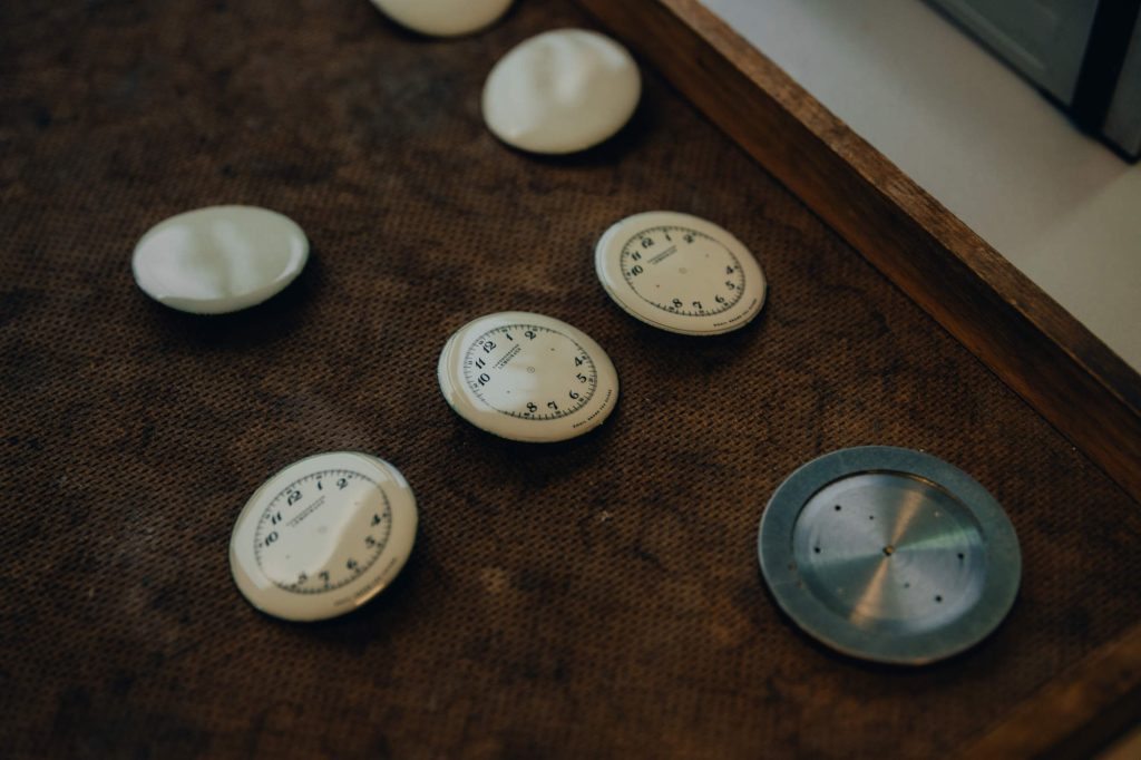 Quiet contrast - Lebois & Co Heritage Atelier Chronograph Bleu sur Blanc