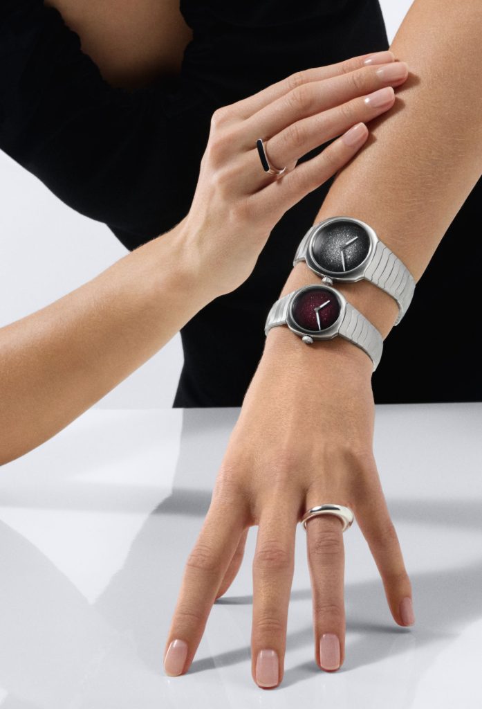 H. Moser Streamliner Two Hands - small scale, full measure