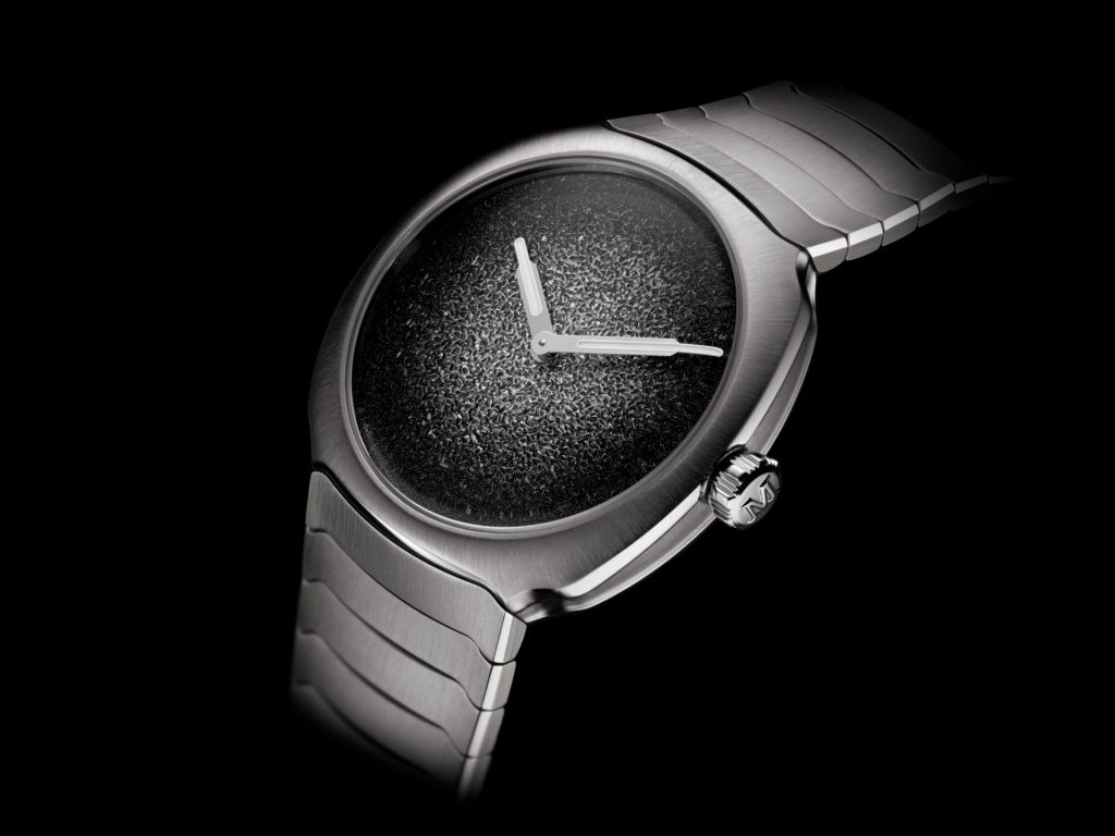 H. Moser Streamliner Two Hands - small scale, full measure