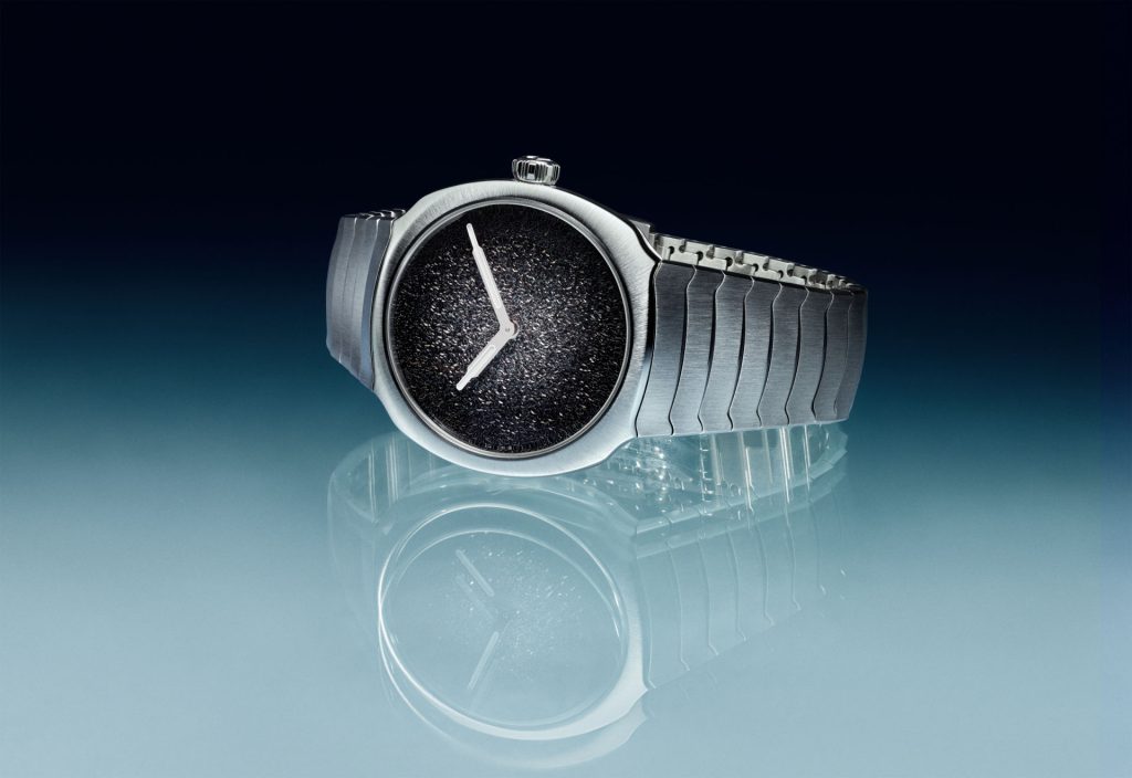 H. Moser Streamliner Two Hands - small scale, full measure