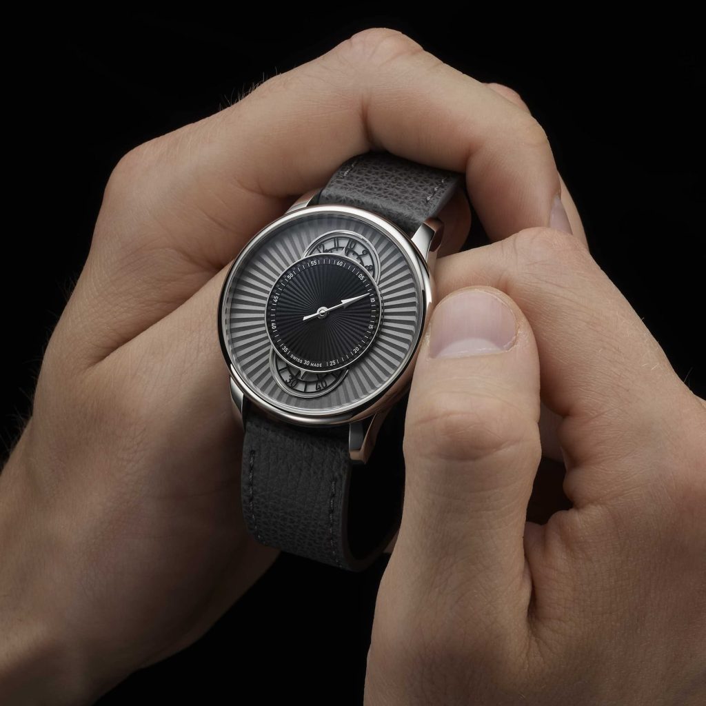 Louis Erard Le Régulateur Esprit Flinqué – light taught to behave