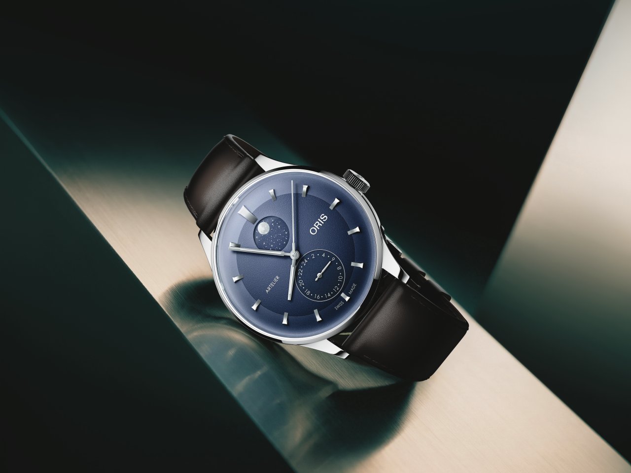 Oris Artelier Complication – moon, travel, and restraint