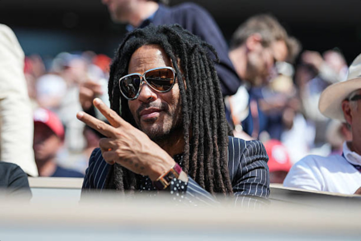 Lenny Kravitz brings a burgundy Reverso to Roland-Garros