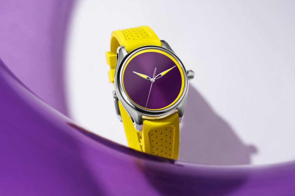 H. Moser Pioneer Centre Seconds Sun Berry: colour turned up, mechanics in check