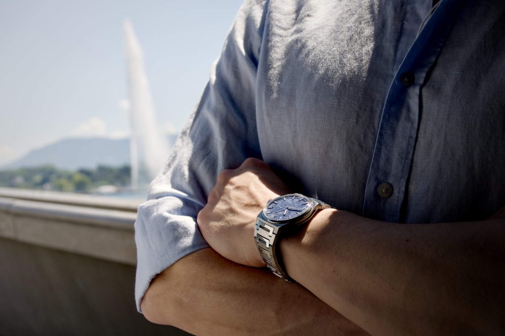 Czapek Antarctique Frozen Meteor - steel-blue from space, now in two sizes