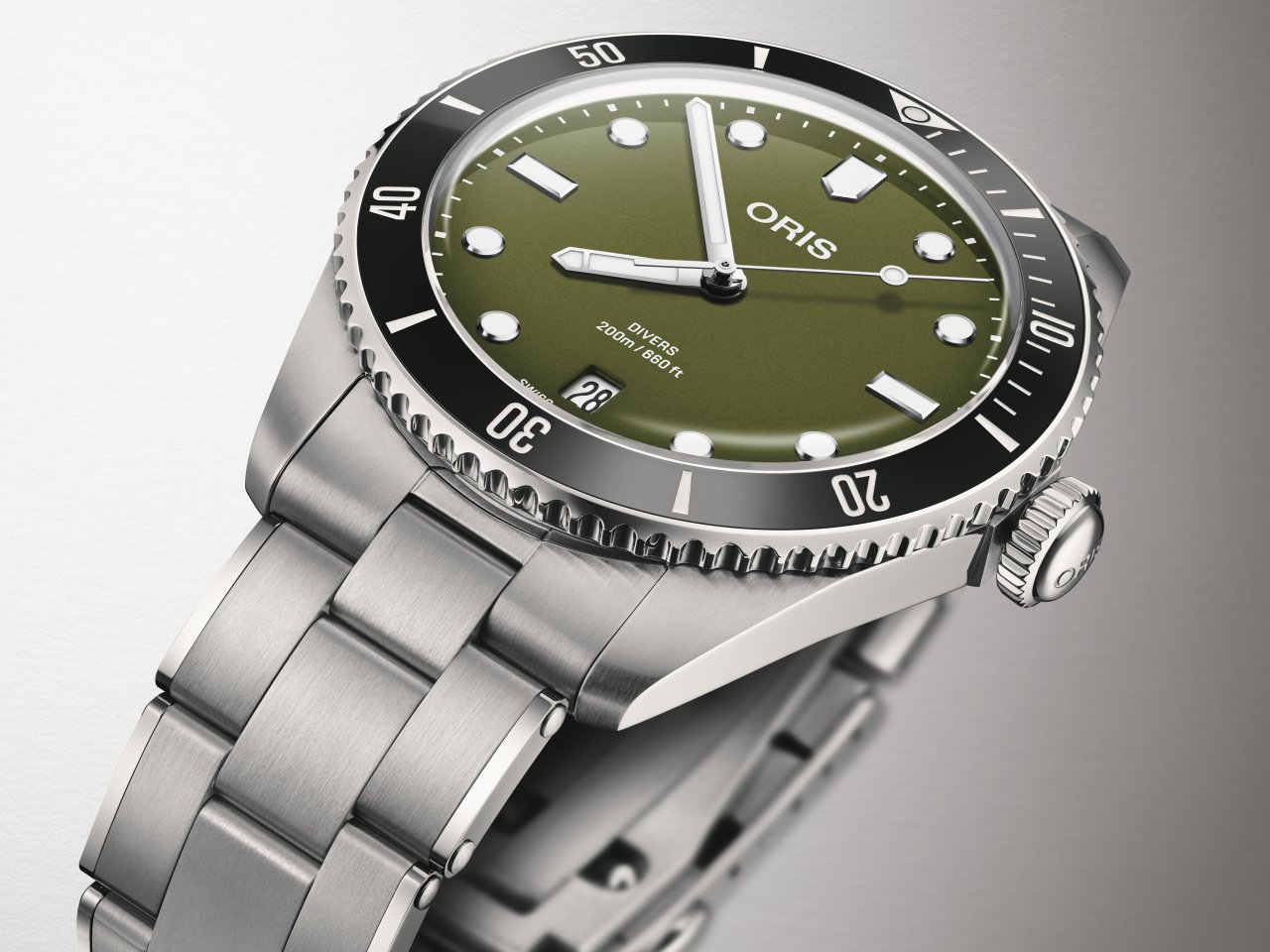 Oris Divers Date in Olive – a quiet tool for real use
