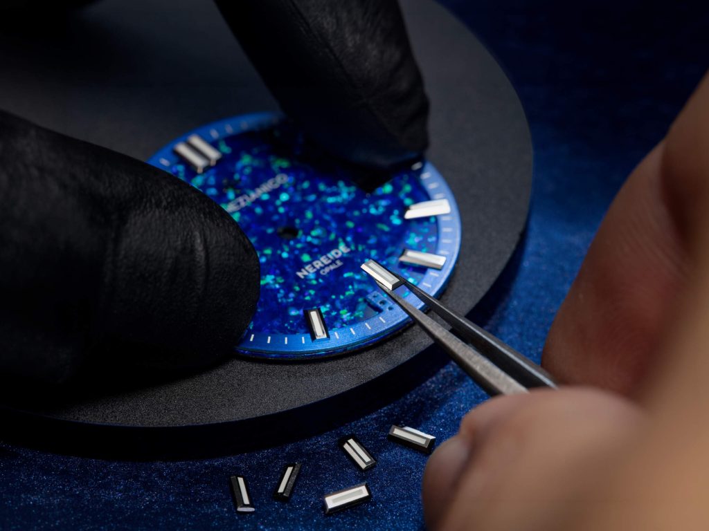 Venezianico Nereide Opale Blu - light takes shape in 600 pieces