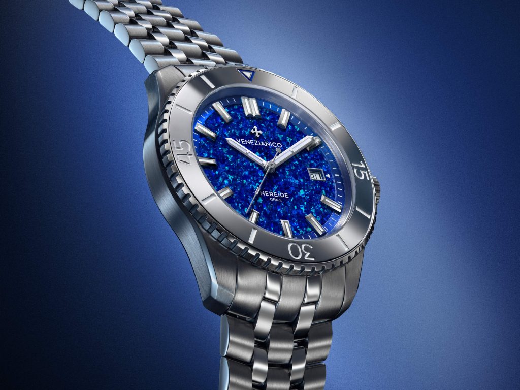 Venezianico Nereide Opale Blu - light takes shape in 600 pieces