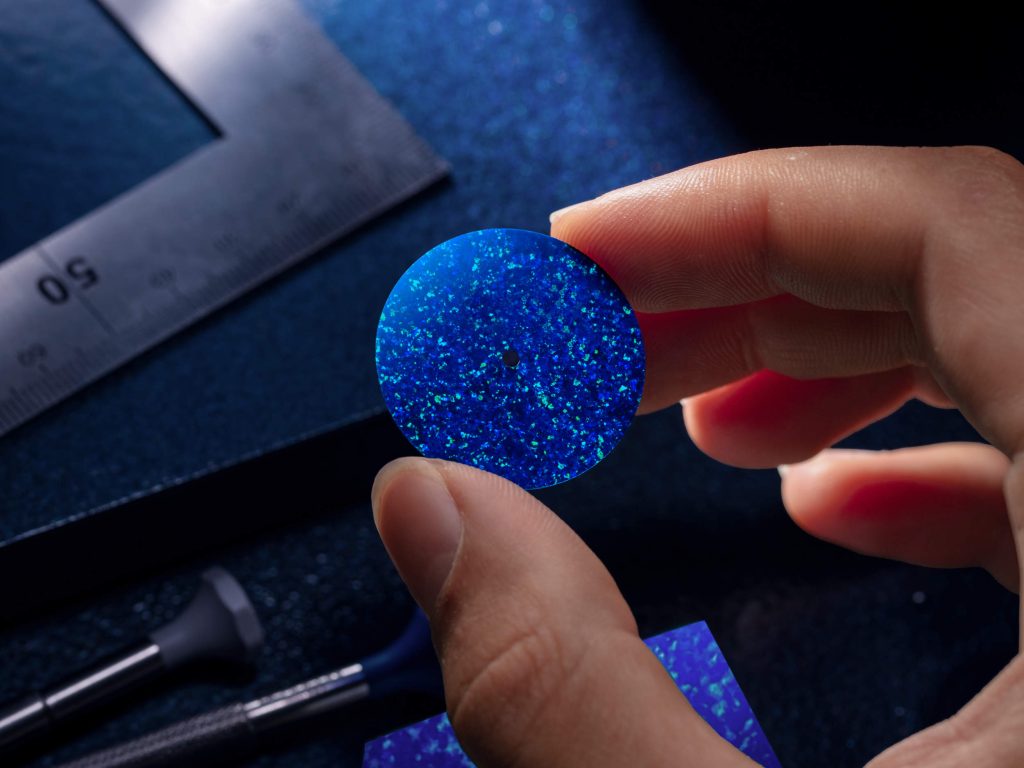 Venezianico Nereide Opale Blu - light takes shape in 600 pieces