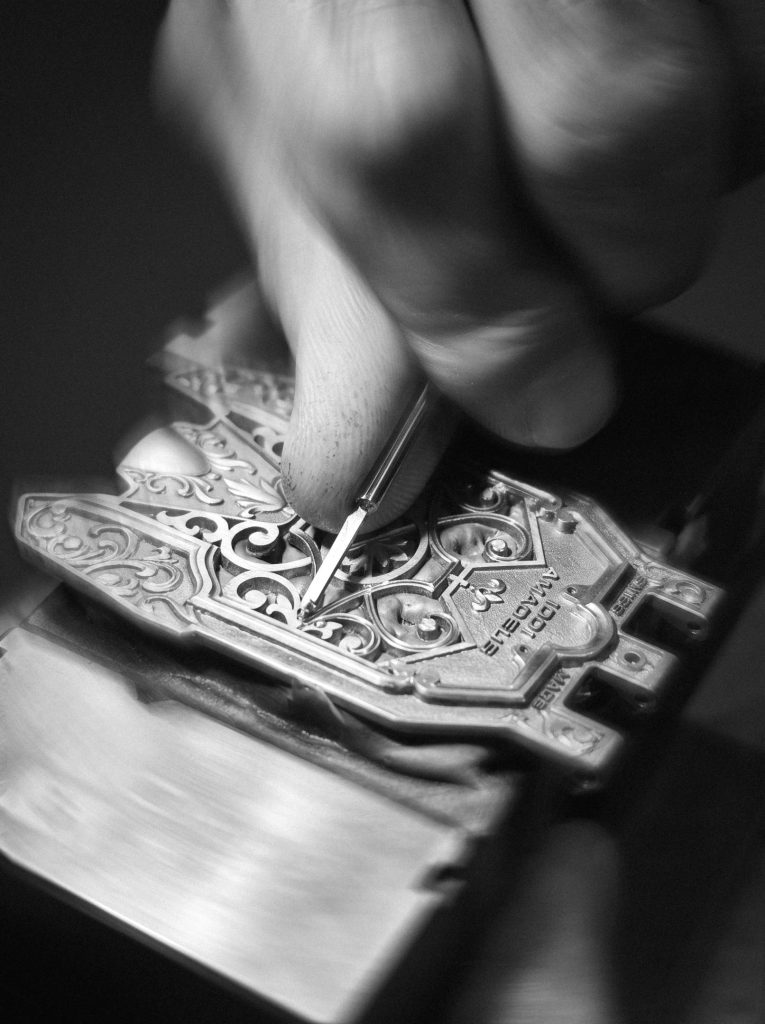 URWERK UR-1001 Amadeus - eternity carved in titanium