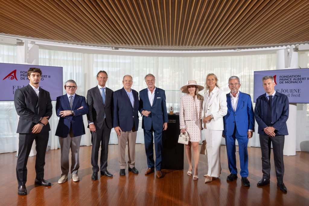 Maxime Signoroni, Frédéric Grangié, Christian Lüscher, S.A.S. le Prince Albert II de Monaco, François-Paul Journe, Ingrid de Prada, Amélie Lefévère, Stéphane Barbier-Mueller et Lucas Pouëdras ©Philippe Fitte