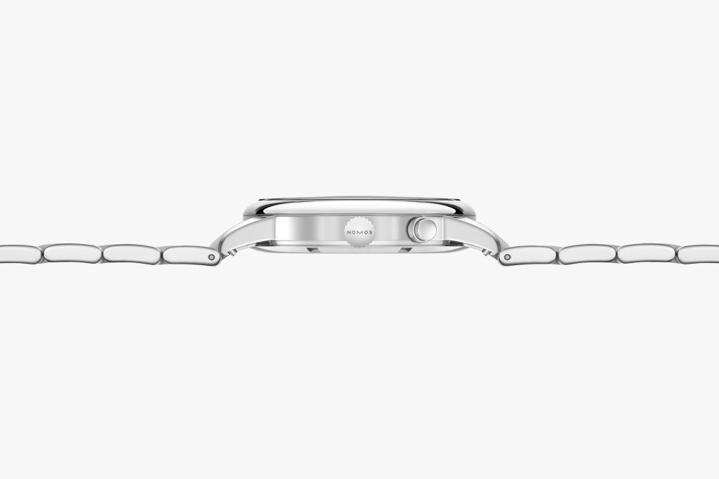 NOMOS Glashütte Goes Dark: The Club Sport neomatik Worldtimer dark