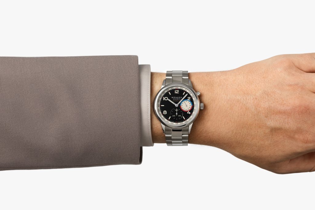 NOMOS Glashütte Goes Dark: The Club Sport neomatik Worldtimer dark