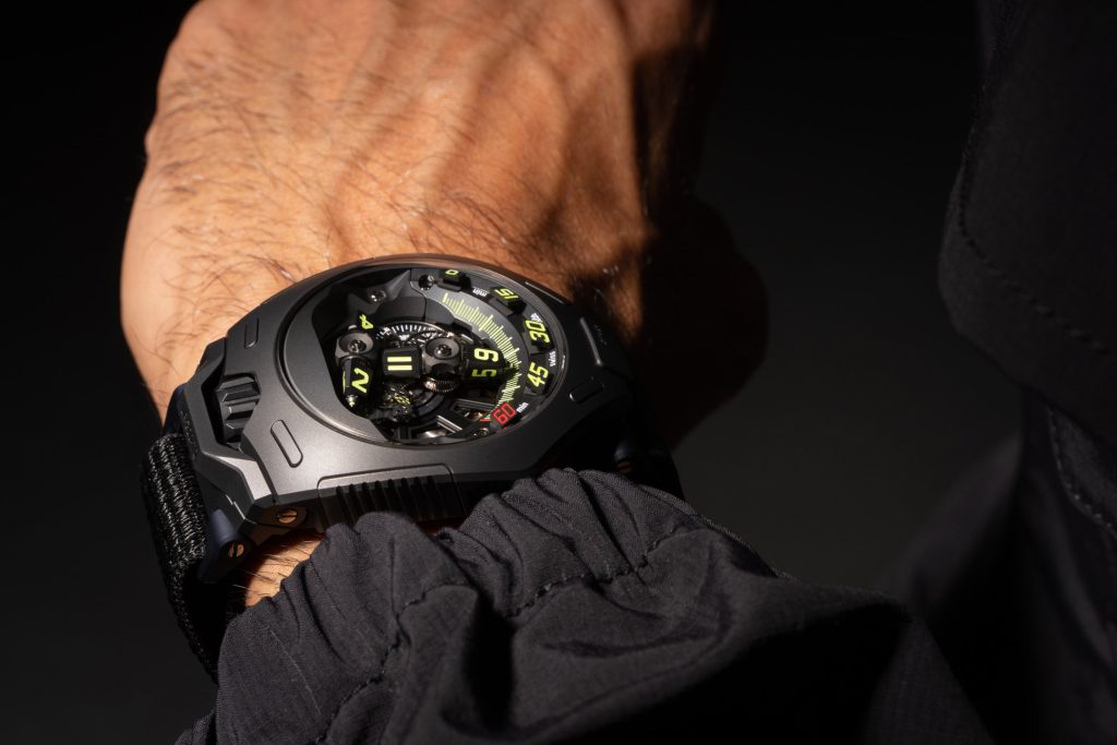 URWERK UR-300 Time Quantum - a T-frame ballet at the edge of time