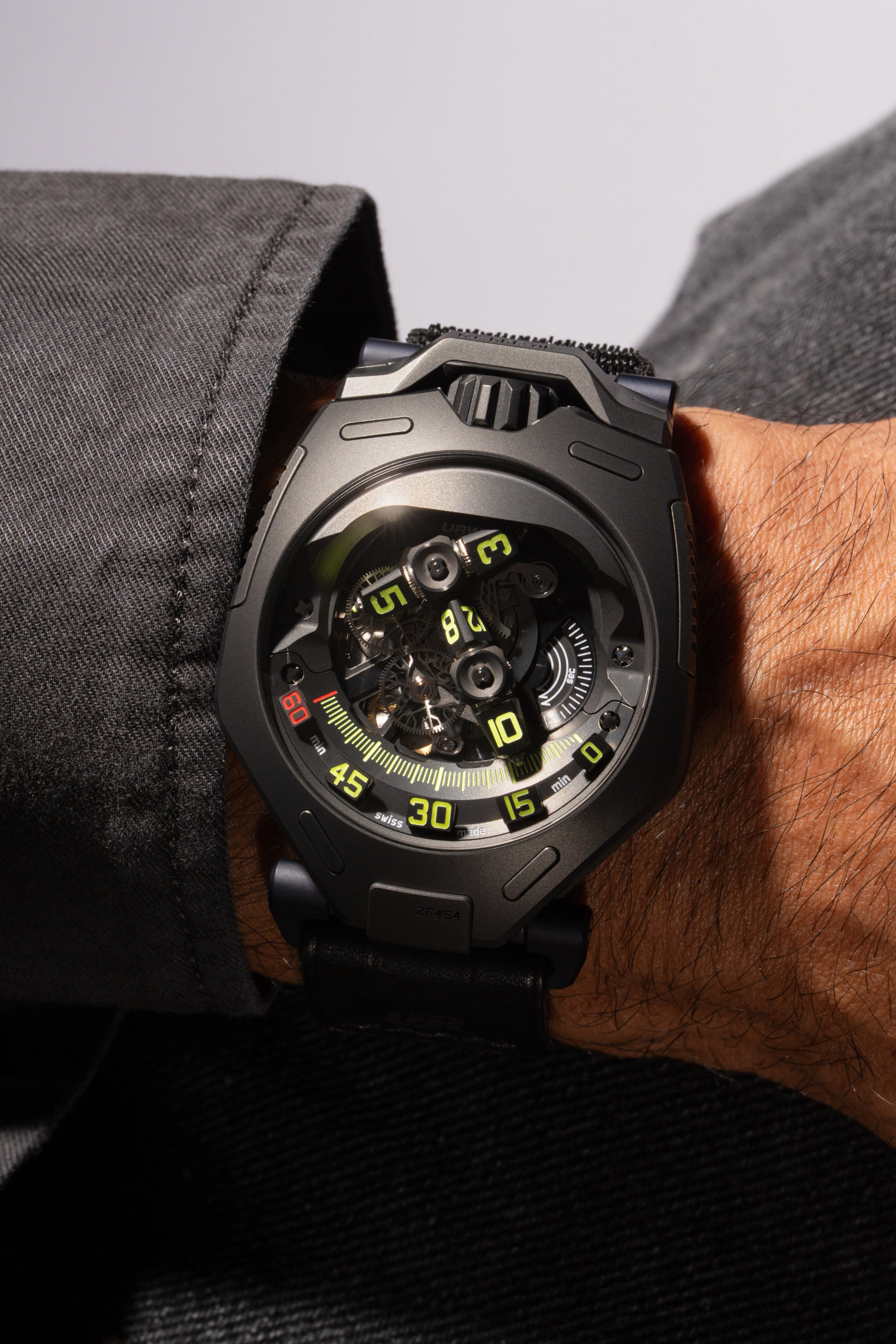 URWERK UR-300 Time Quantum - a T-frame ballet at the edge of time