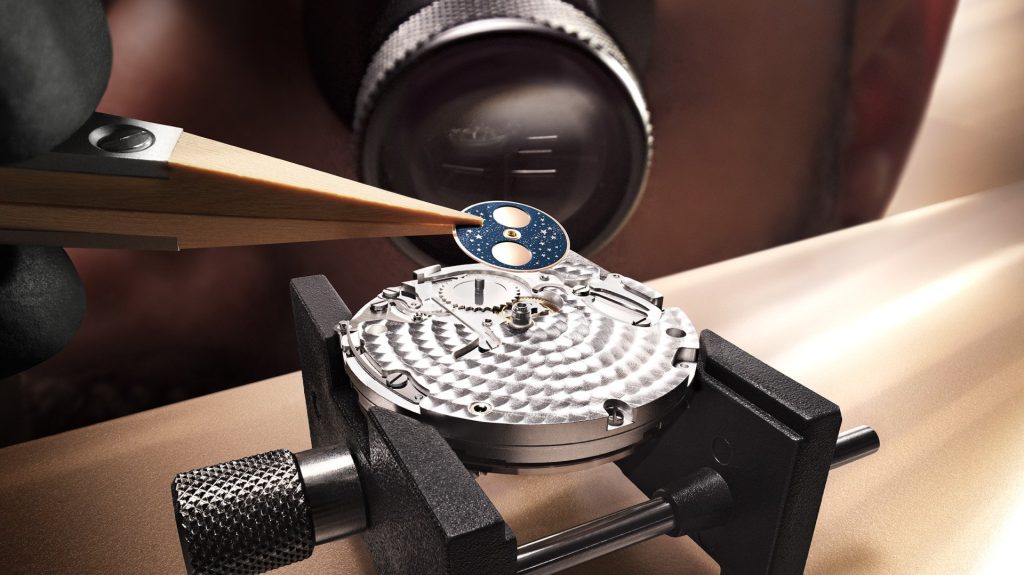 Jaeger-LeCoultre brings the Master Ultra Thin Moon to 36 mm in pink gold